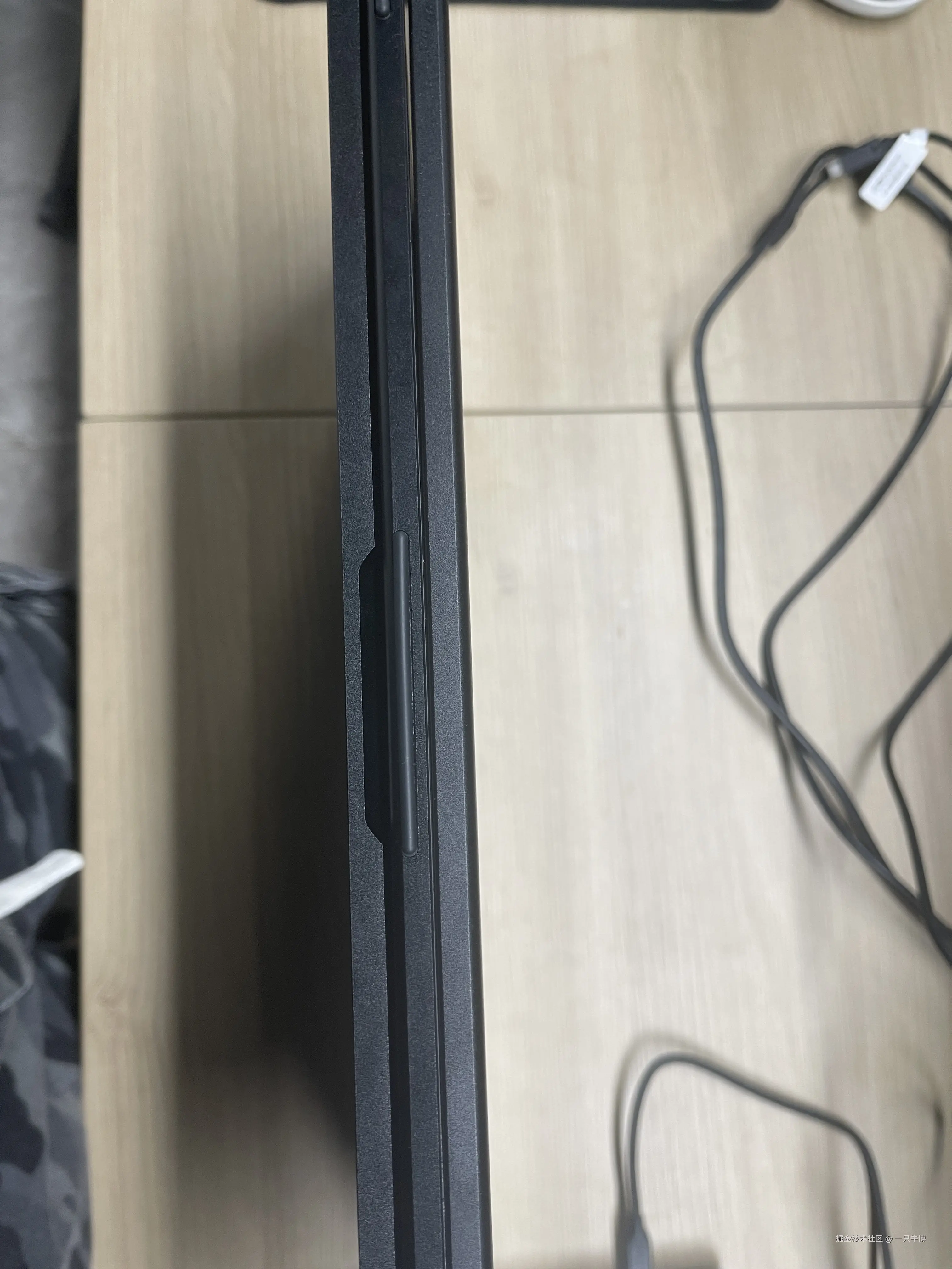 Close-up of the anti-slip, anti-bump soft padding on the edge of the unit