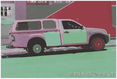 一辆多色卡车，带有几扇门 自动生成的描述