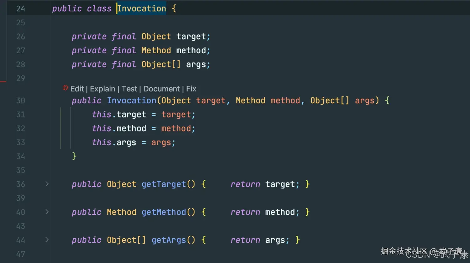 MyBatis Invocation 类的源码截图，展示了封装 target、method、args 三个 final 字段的不可变对象，提供 proceed() 反射调用原方法