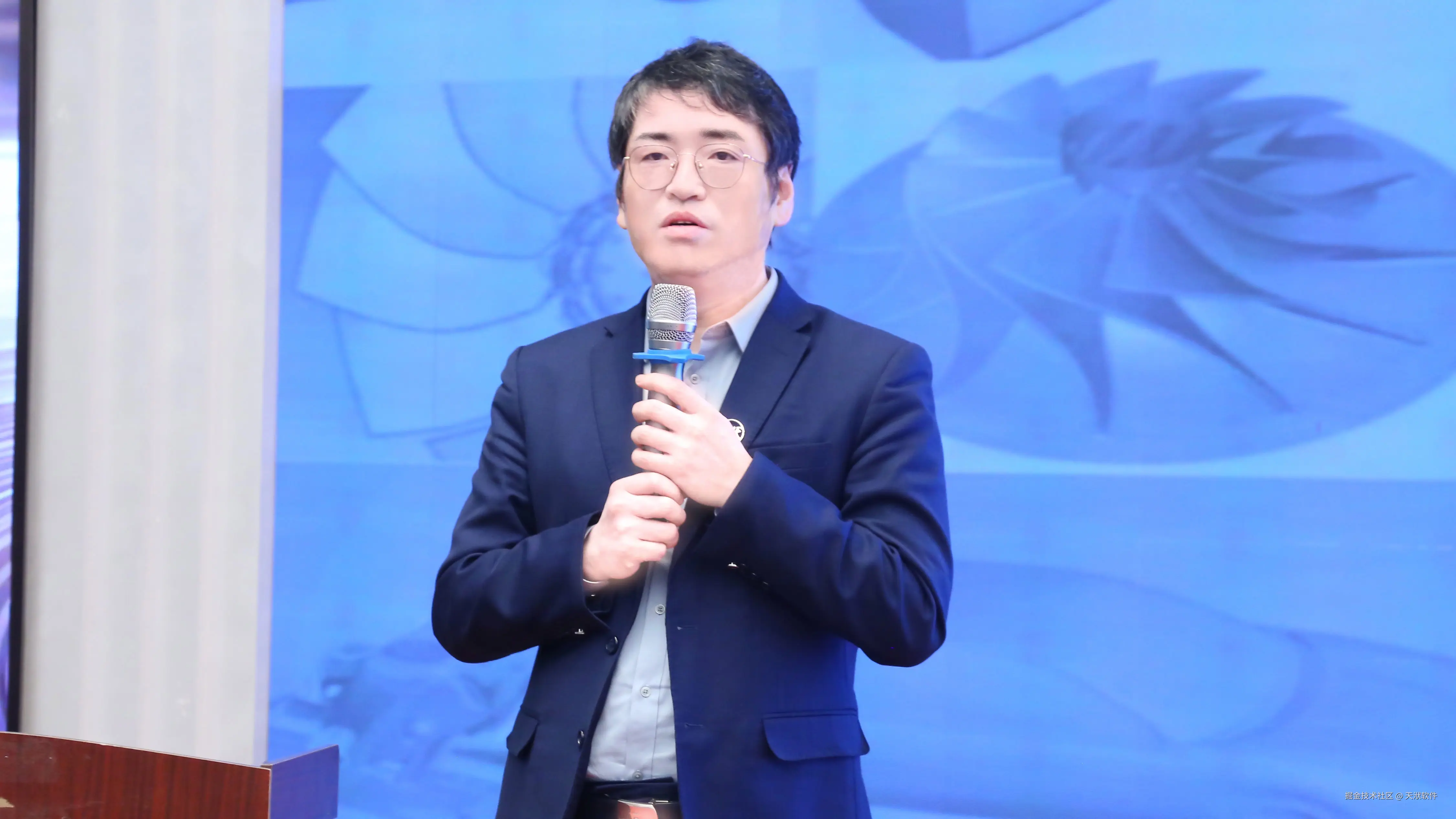 张总-终-官网.jpg