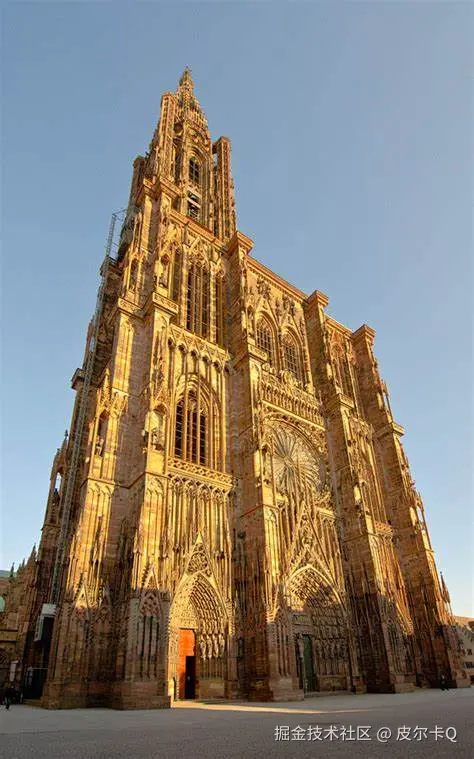 图7-1 哥特式建筑风格代表——法国斯特拉斯堡大教堂